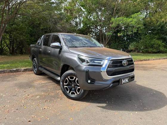 TOYOTA HILUX 2.8 D-4D TURBO DIESEL CD SRX 4X4 AUTOMÁTICO TOYOTA HILUX 2.8 D-4D TURBO DIESEL CD SRX 4X4 AUTOMÁTICO